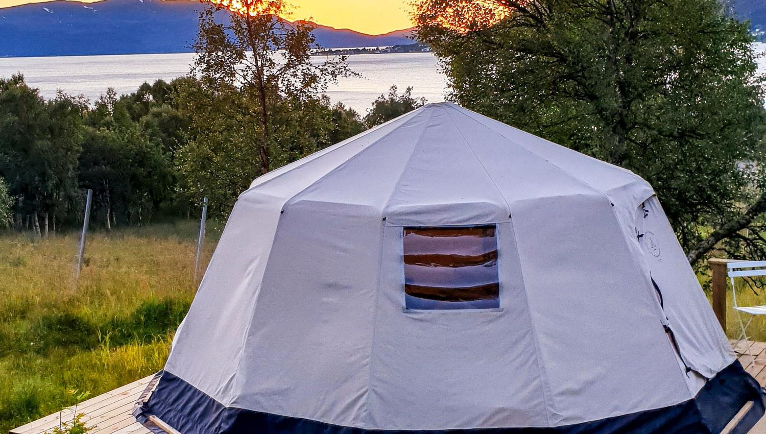 Sámi Glamping goahti