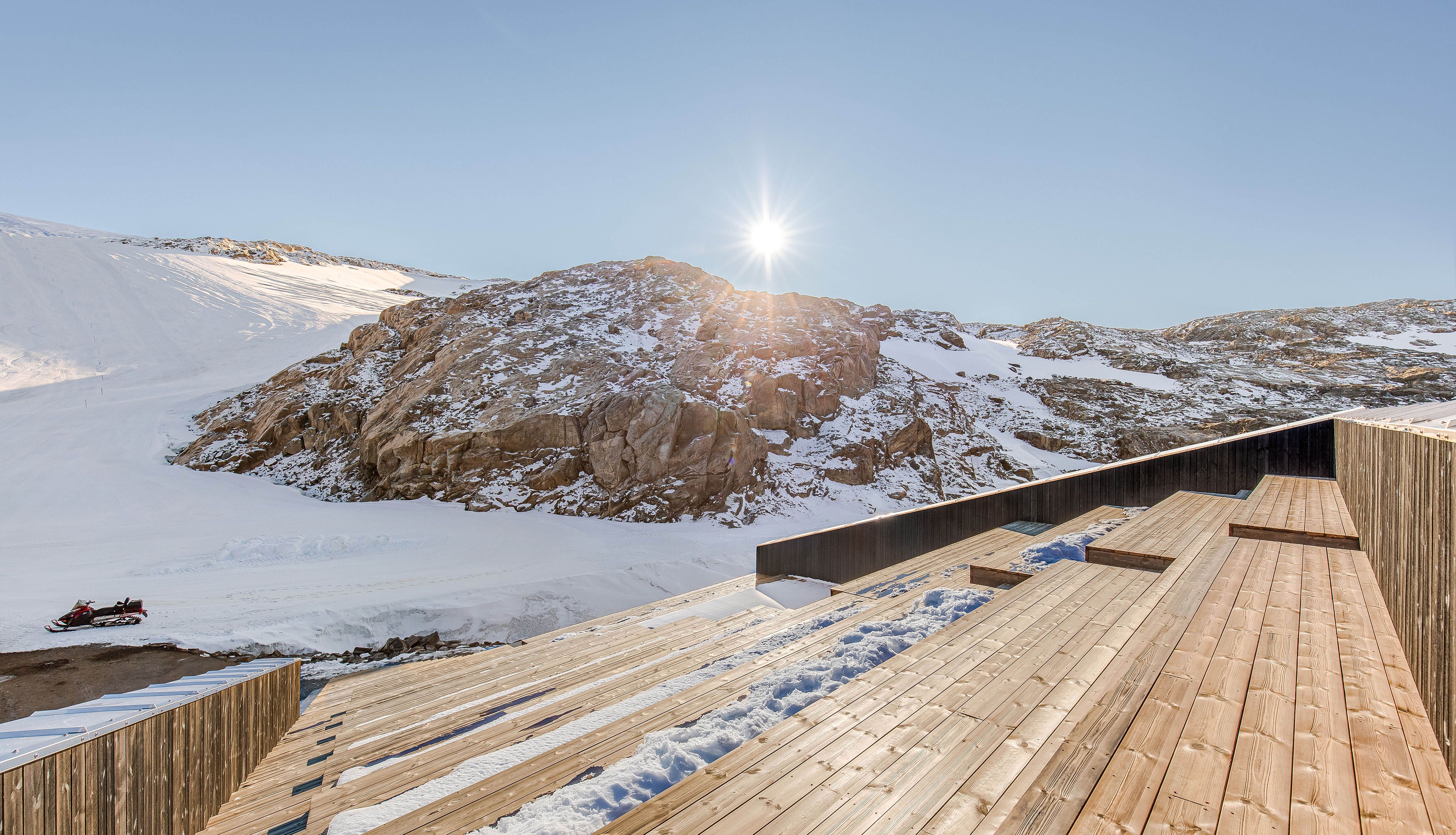 The wooden staircase at Fonna1199 faces Folgefonna, offering a stunning experience of the surrounding nature
