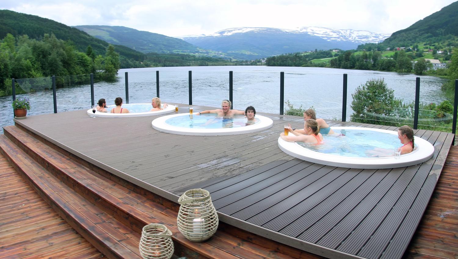 Utandørs boblebad og badstove - Voss Active Friluftsspa