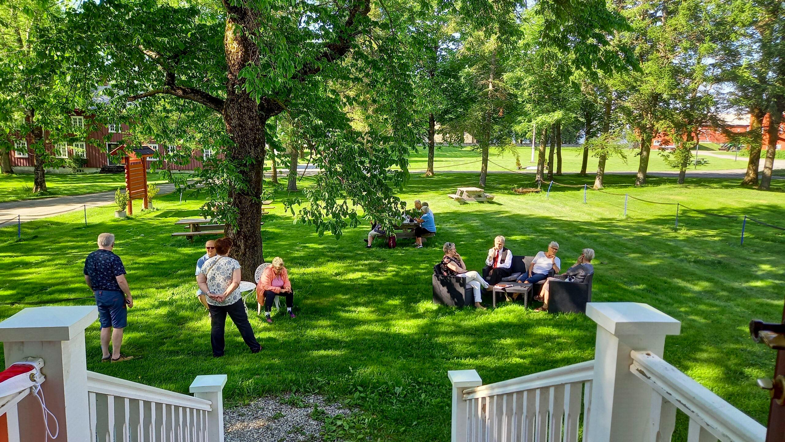 Tjøtta Gjestegaard - Accommodation and café in historical surroundings