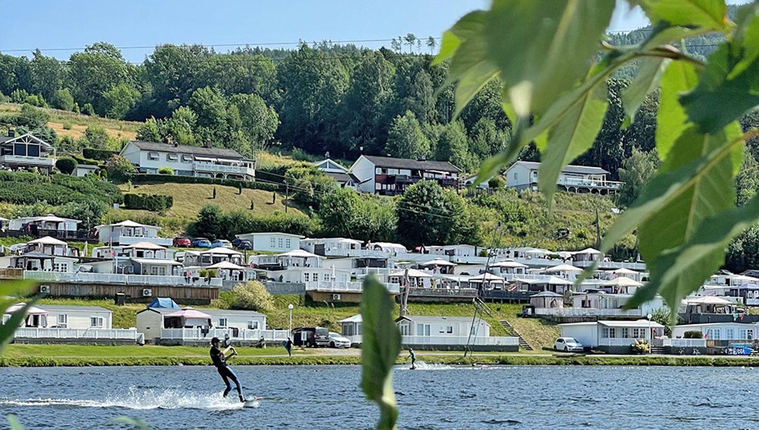 boy runs wakeboard at Norsjø Ferieland
