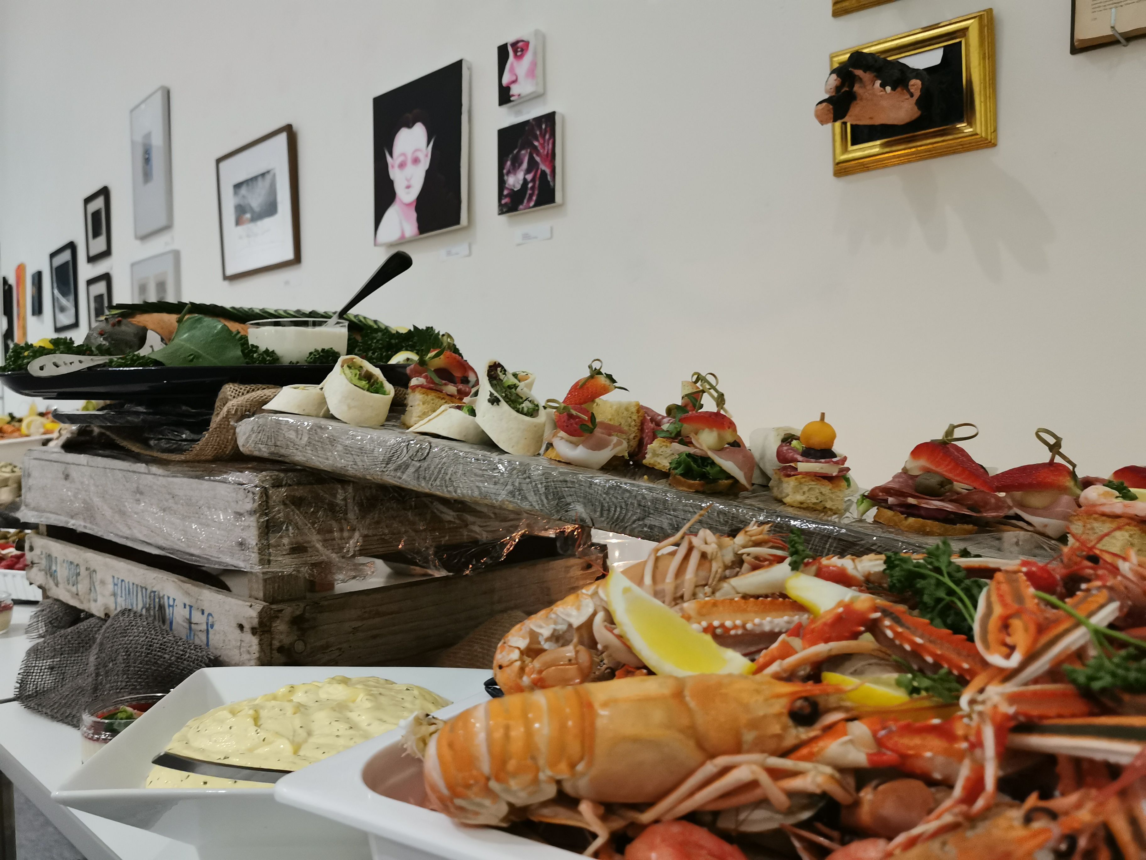 Festbuffet i galleriet på Alnes fyr og opplevelsessenter
