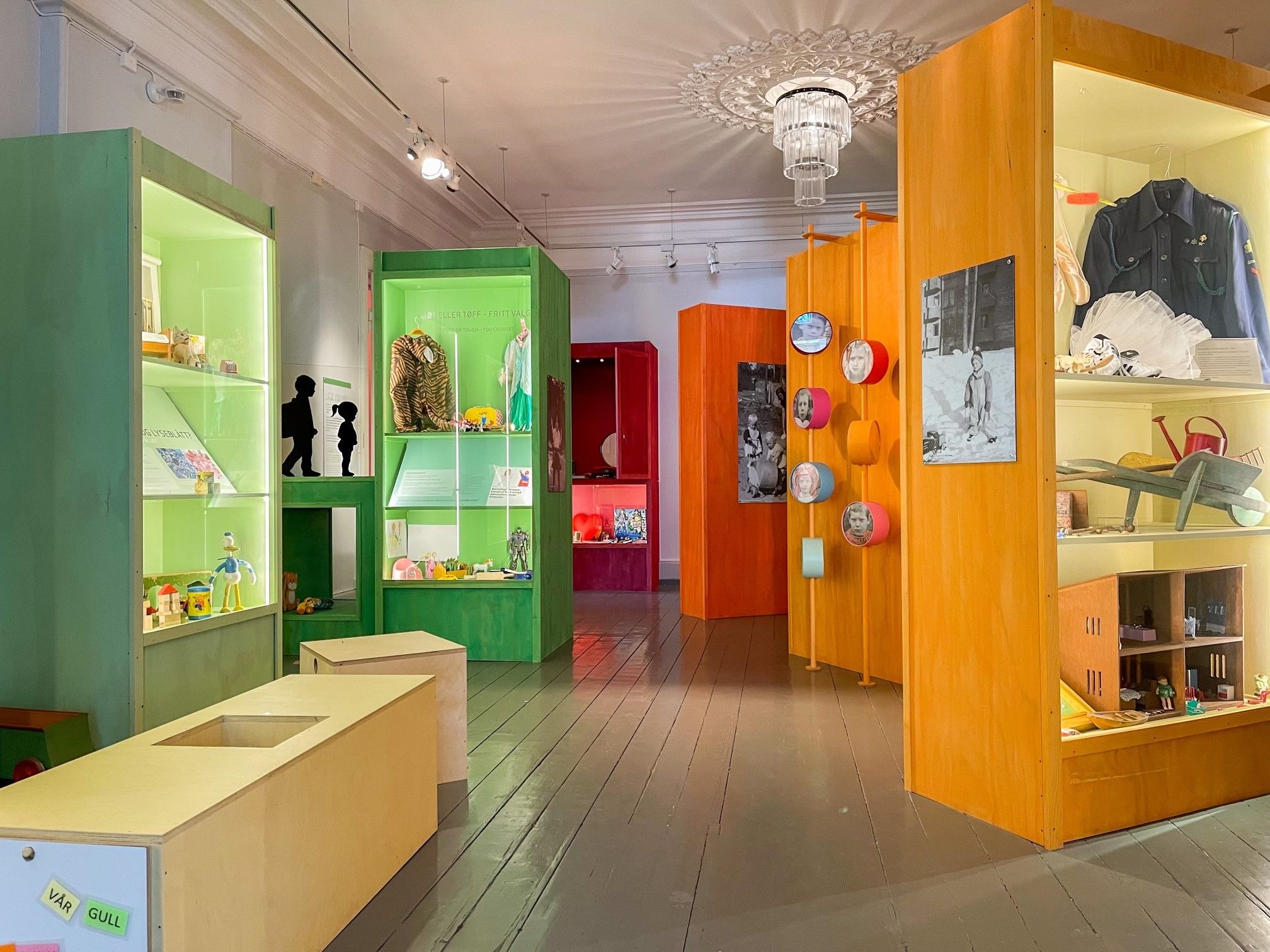 Lek for livet - del av utstillingen i Kvinnemuseet