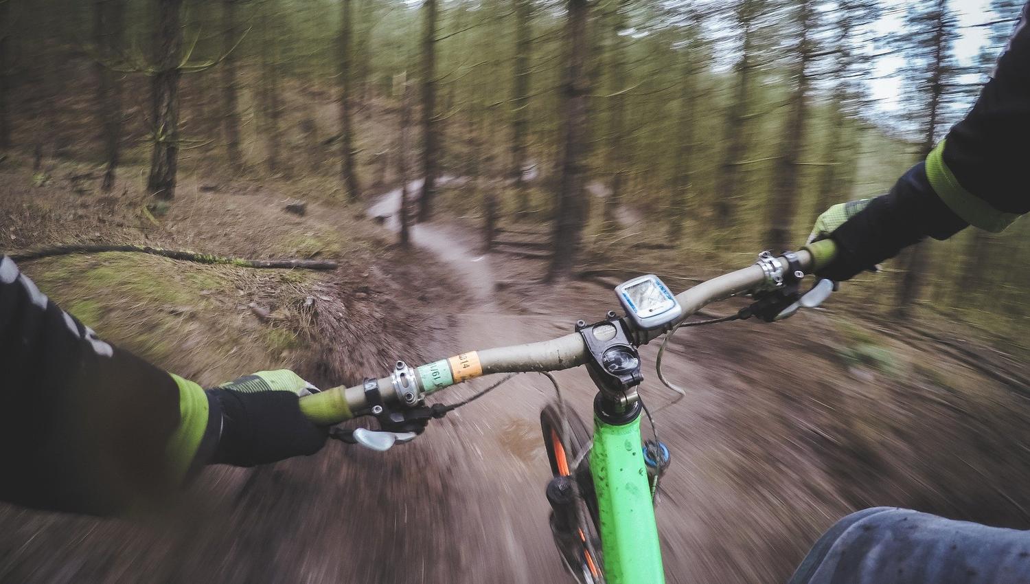 mountain-biking-1210066_1920