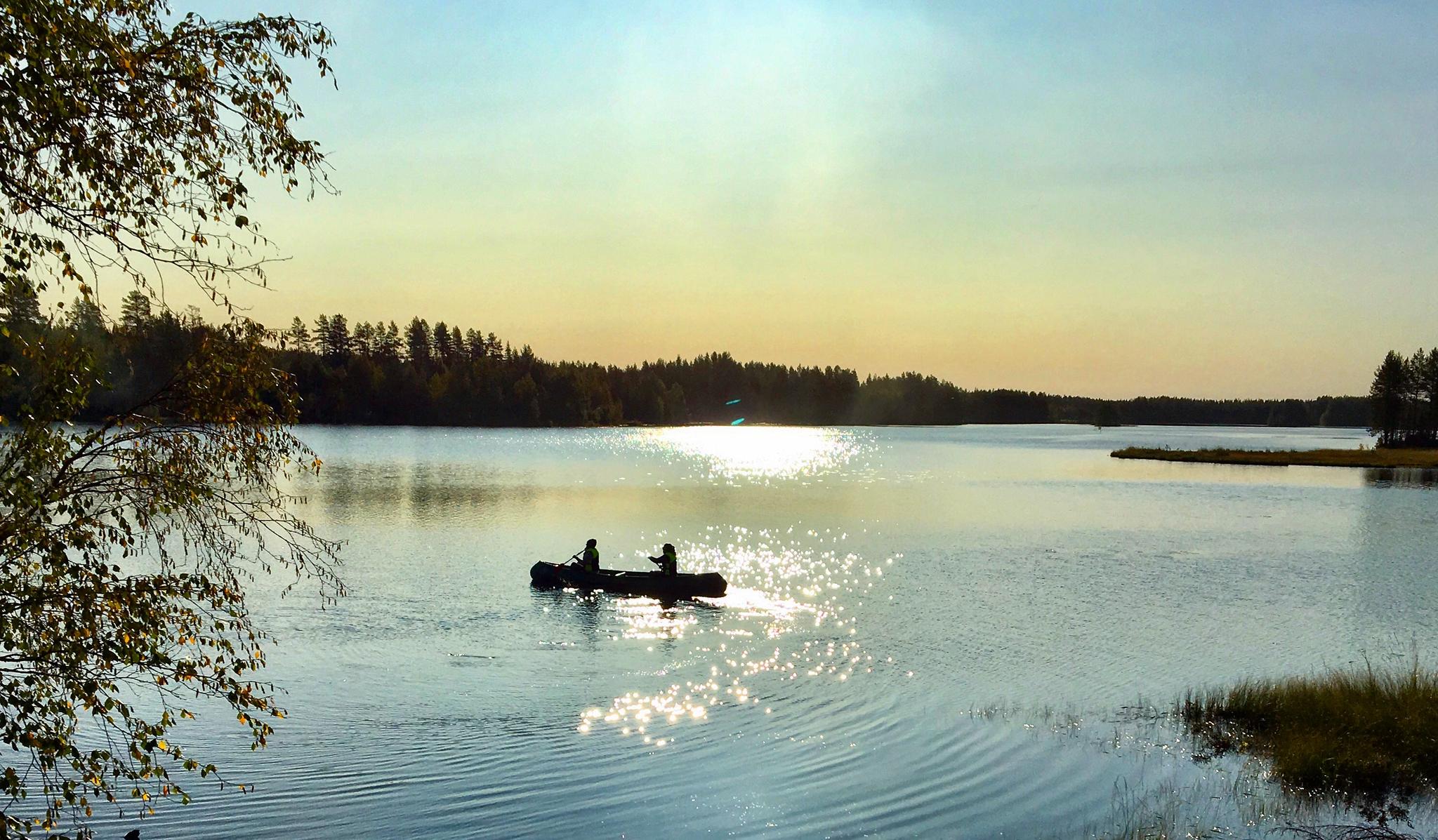 Padling på Kynna i solnedgang