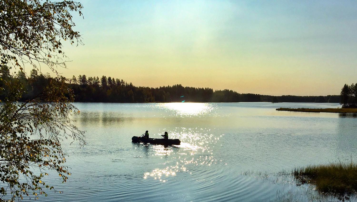 Padling på Kynna i solnedgang