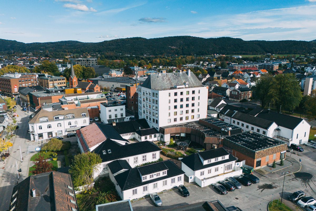 dronebilde av Hotell Vic