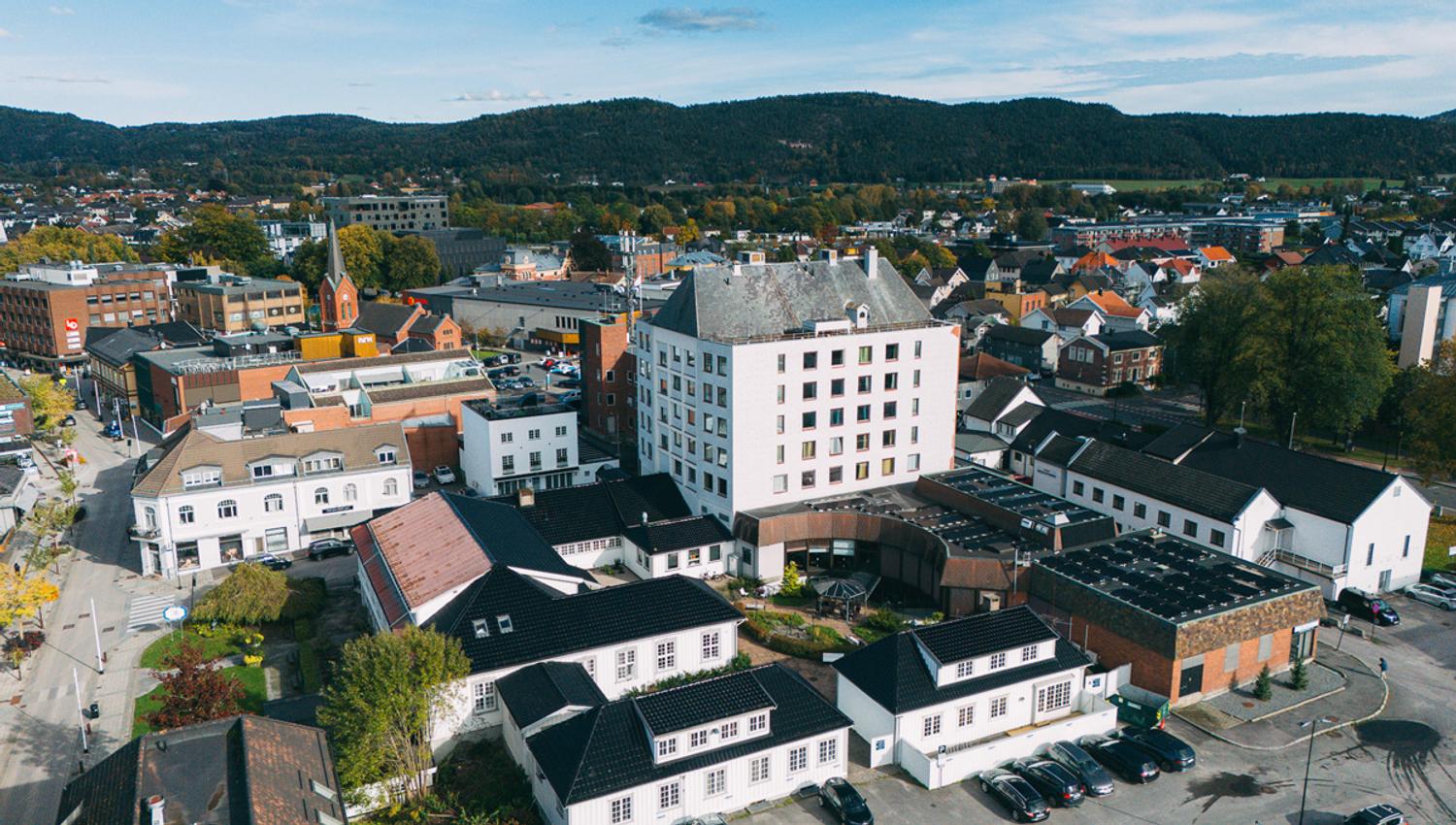 dronebilde av Hotell Vic