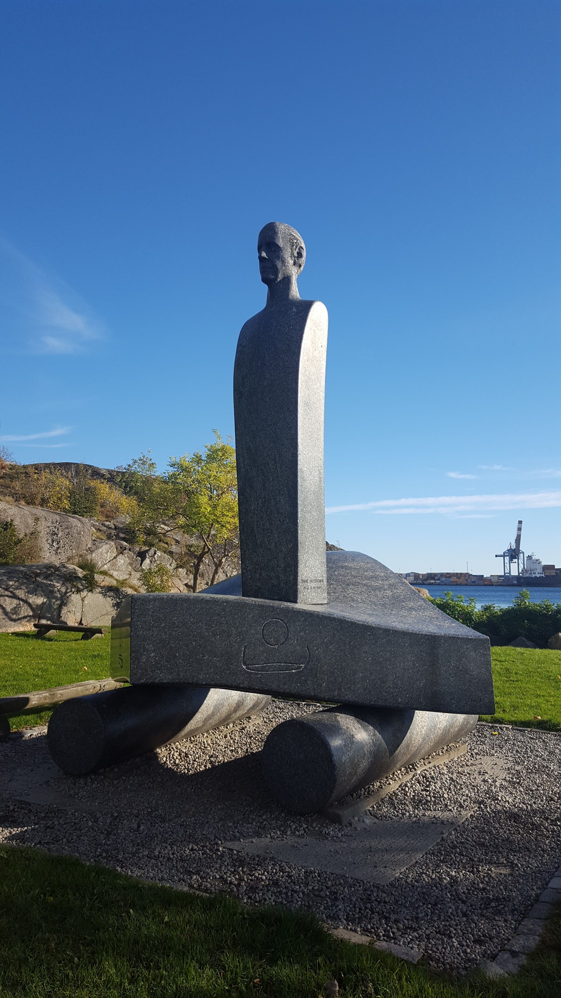 Statue of Thor Heyerdahl at Tollerodden