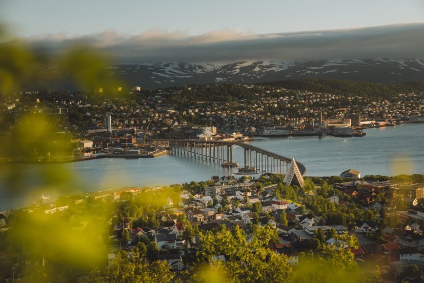 Utsikt over Tromsøbrua og Tromsøysundet fra Sherpatrappa i Tromsø selvfølgelig lol