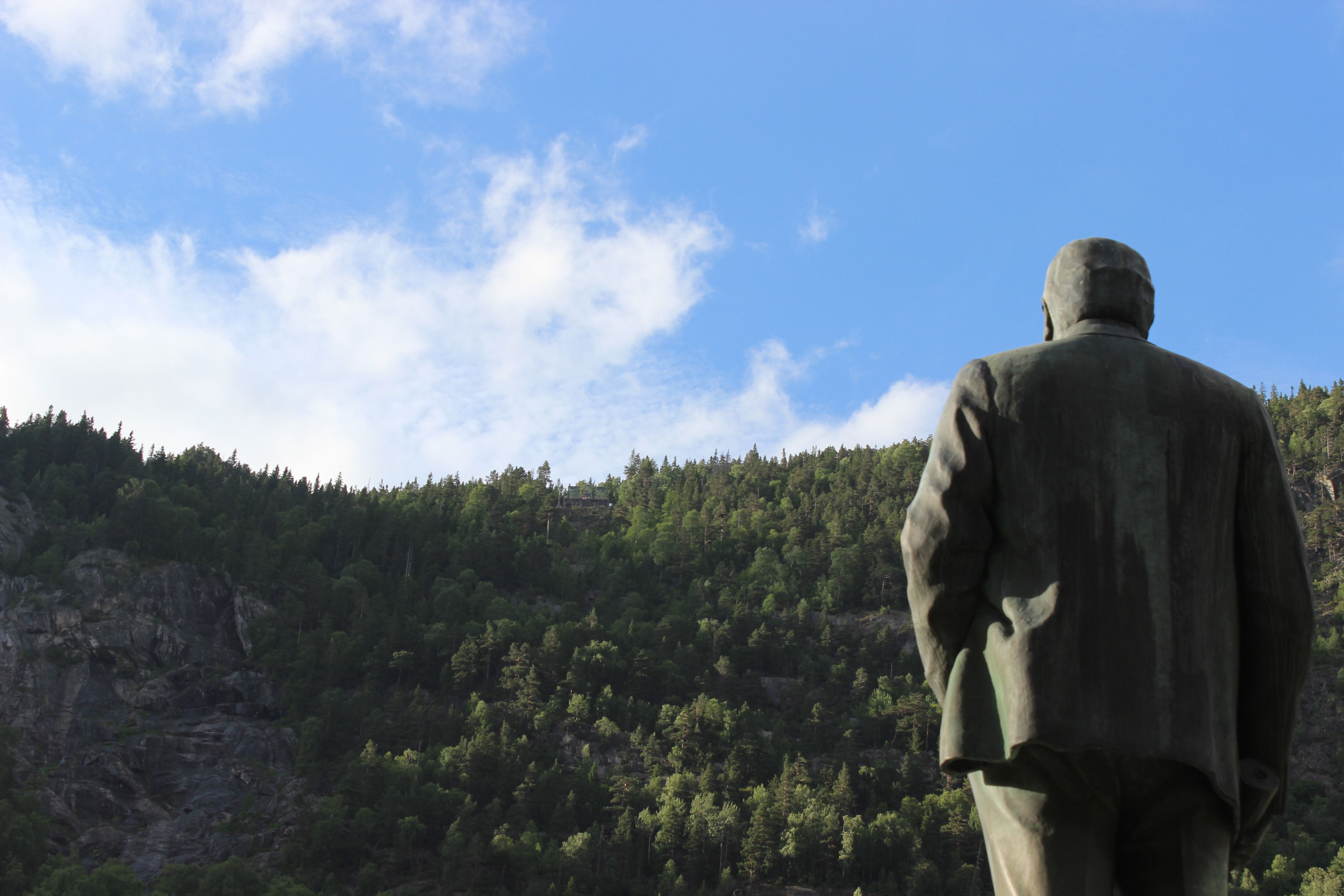 Sam Eyde kan snart skue utover nye Rjukan Torg.