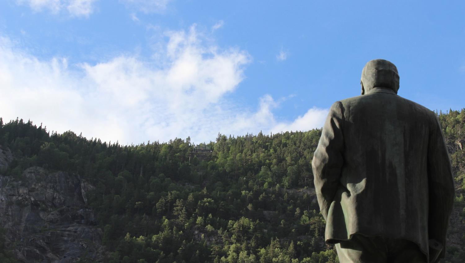 Sam Eyde kan snart skue utover nye Rjukan Torg.