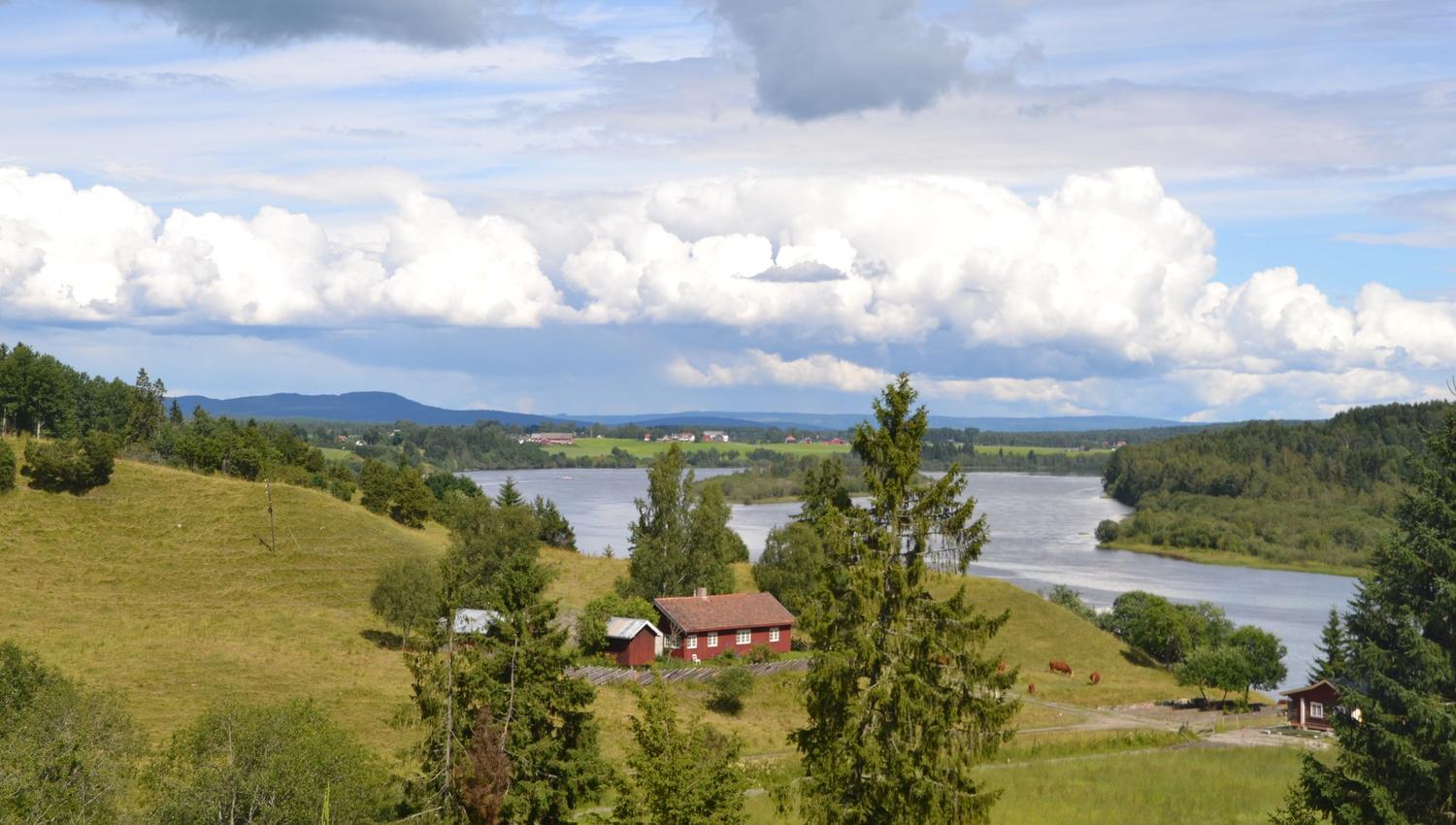Glomma med rød stue