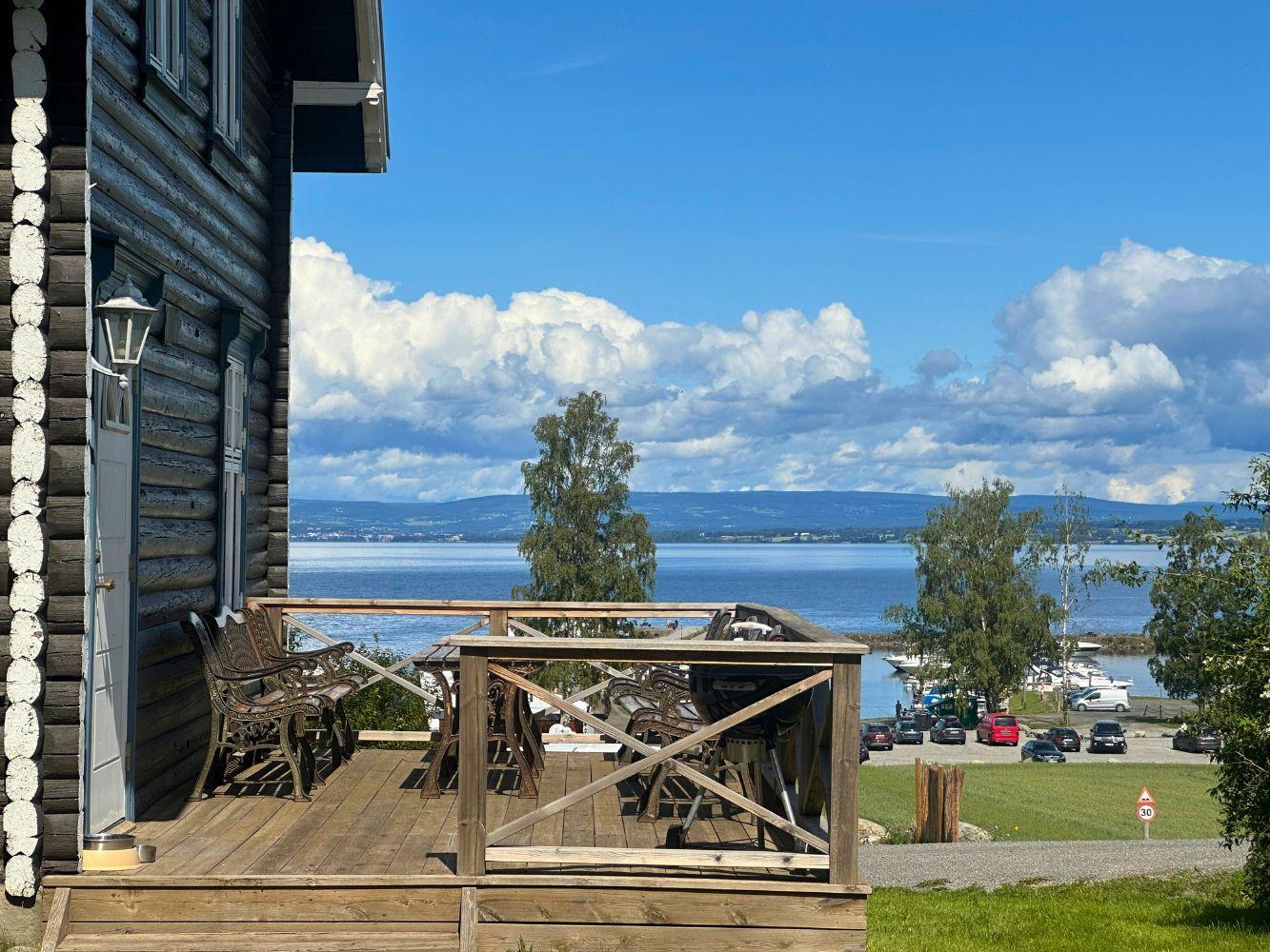 Kapteinsboligen i Evjua Strandpark, veranda