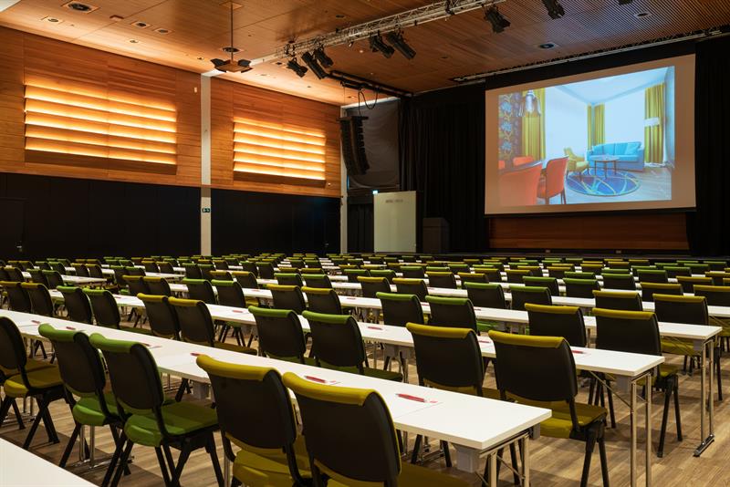 Scenen på konferansesalen
