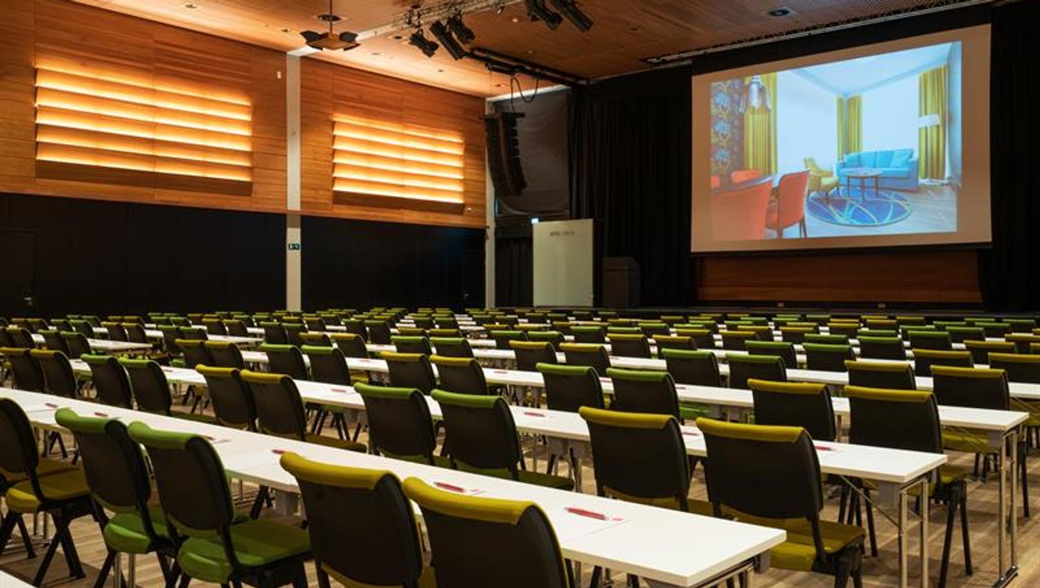 Scenen på konferansesalen
