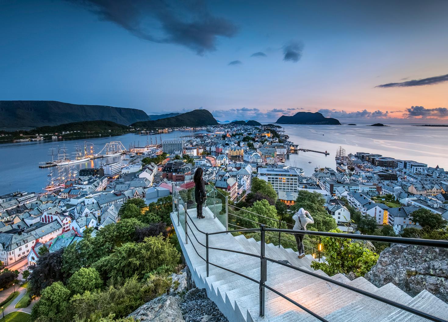 The stairs to the town mountain Aksla