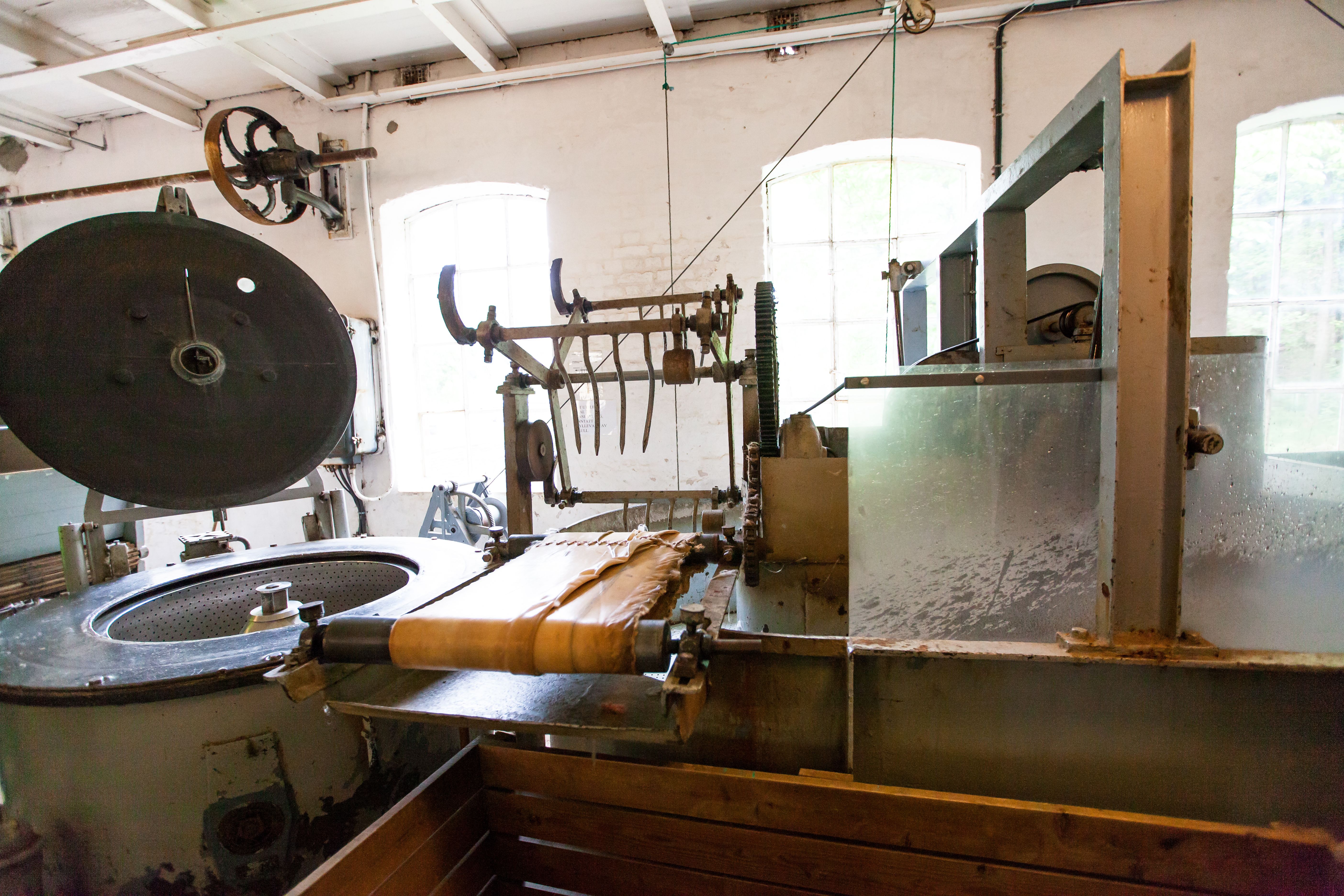 Machine that washes wool