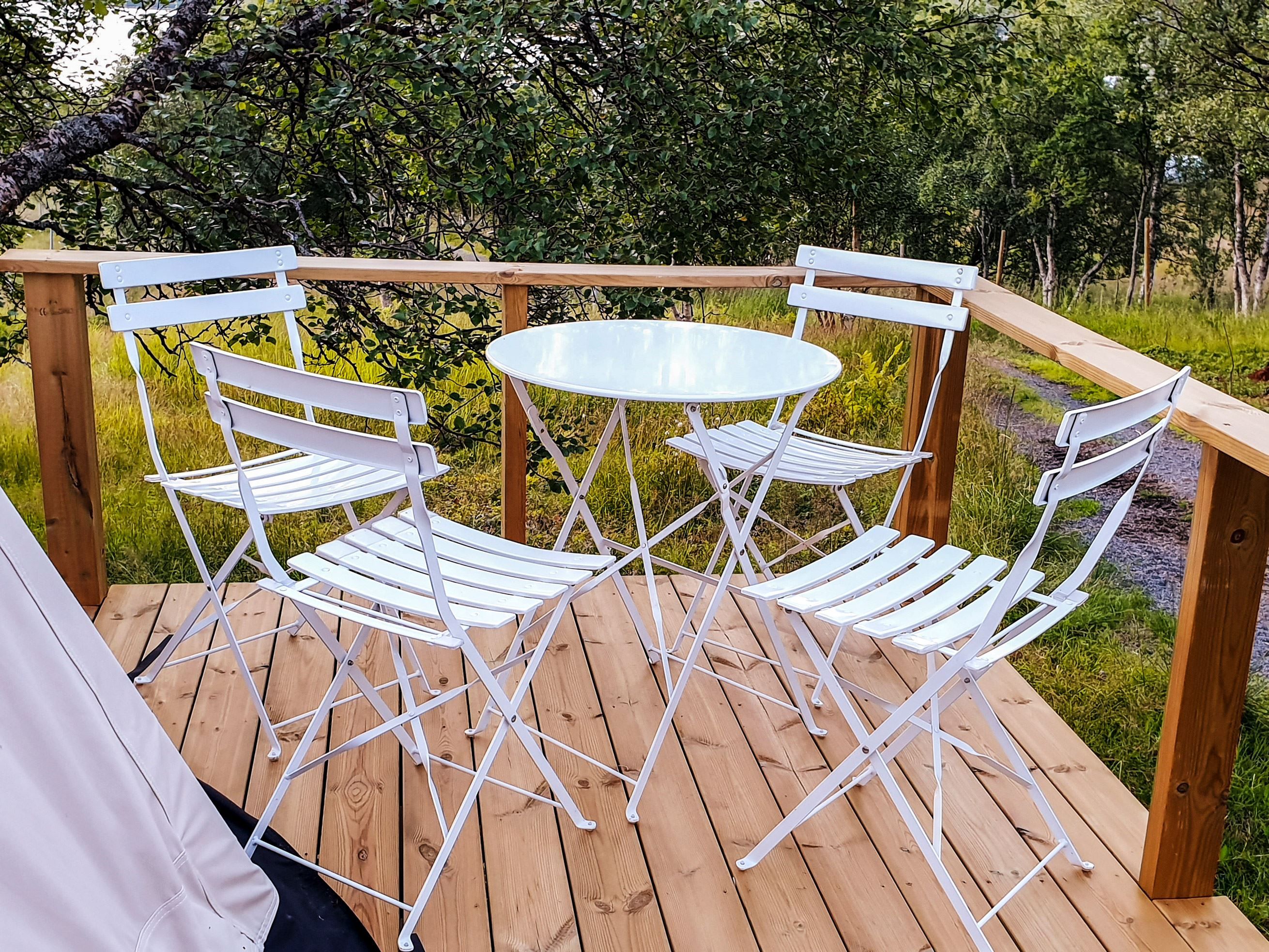 Sámi Glamping table and chairs