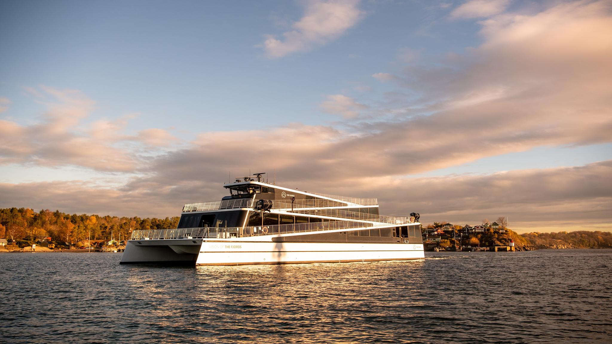 Moderne elektrisk båt på Oslofjorden.