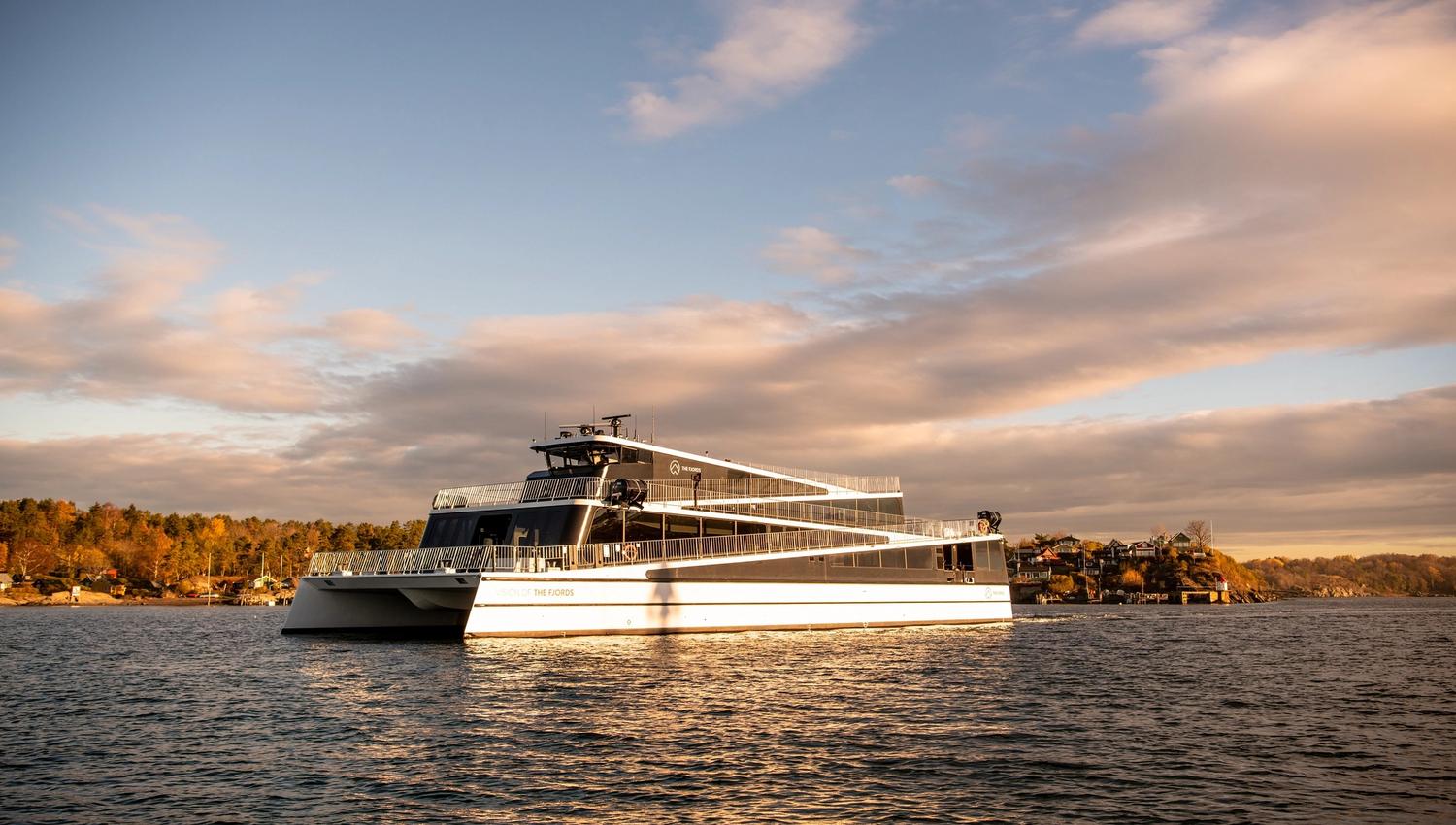 Moderne elektrisk båt på Oslofjorden.