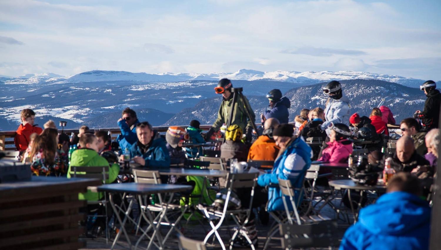 Outdoor dining in Hafjell with a great view