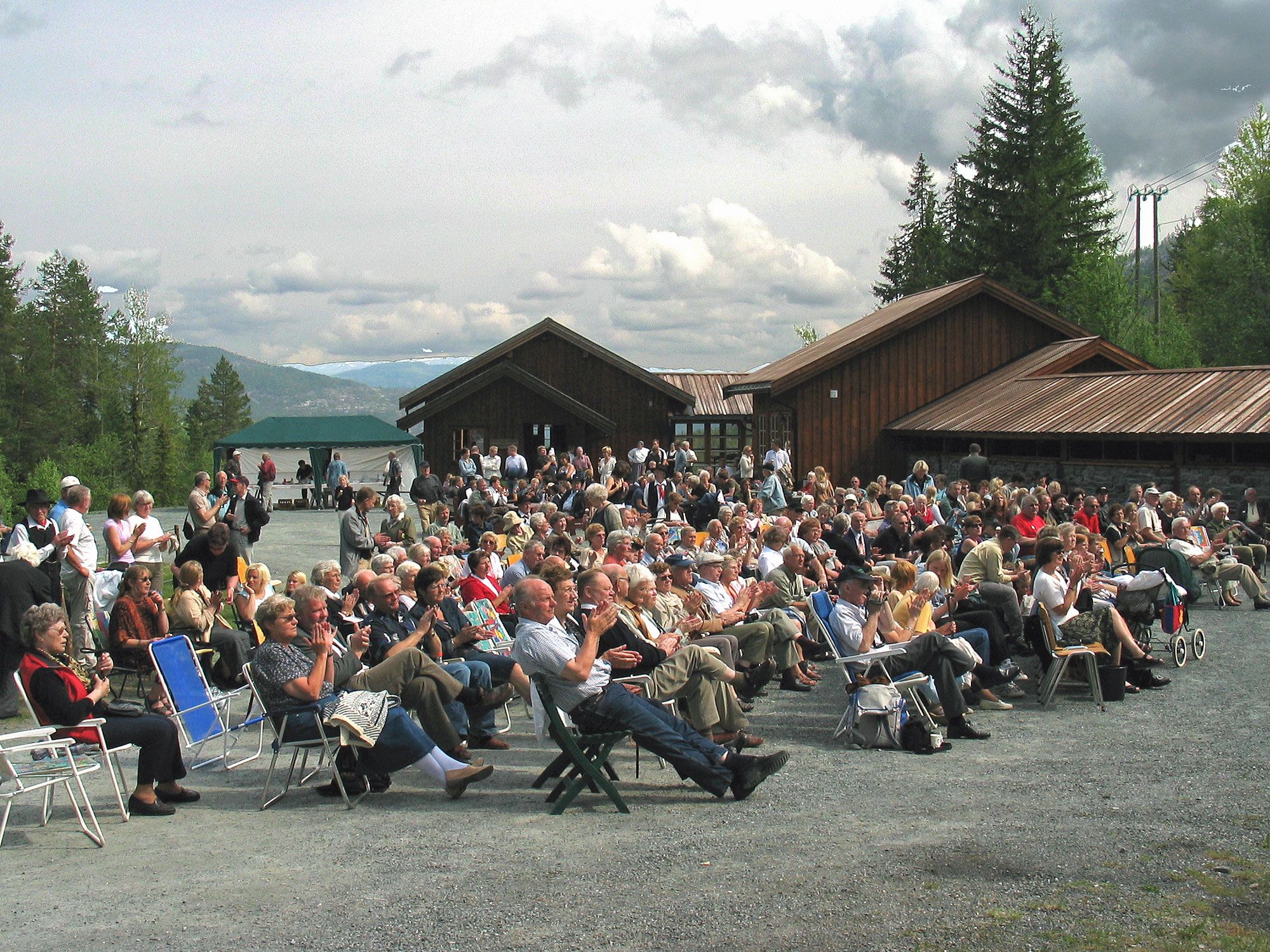 Outside, from the "Rallardagen" a local happening