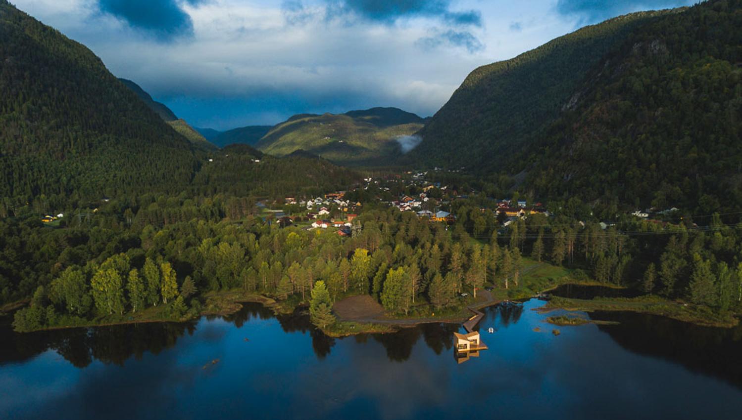 dronebilde av Dalen med Soria Moria badstue