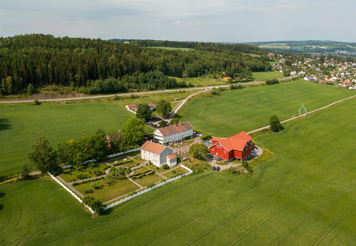 Peder Balke-senteret. Kapp i Østre Toten. Dronebilde