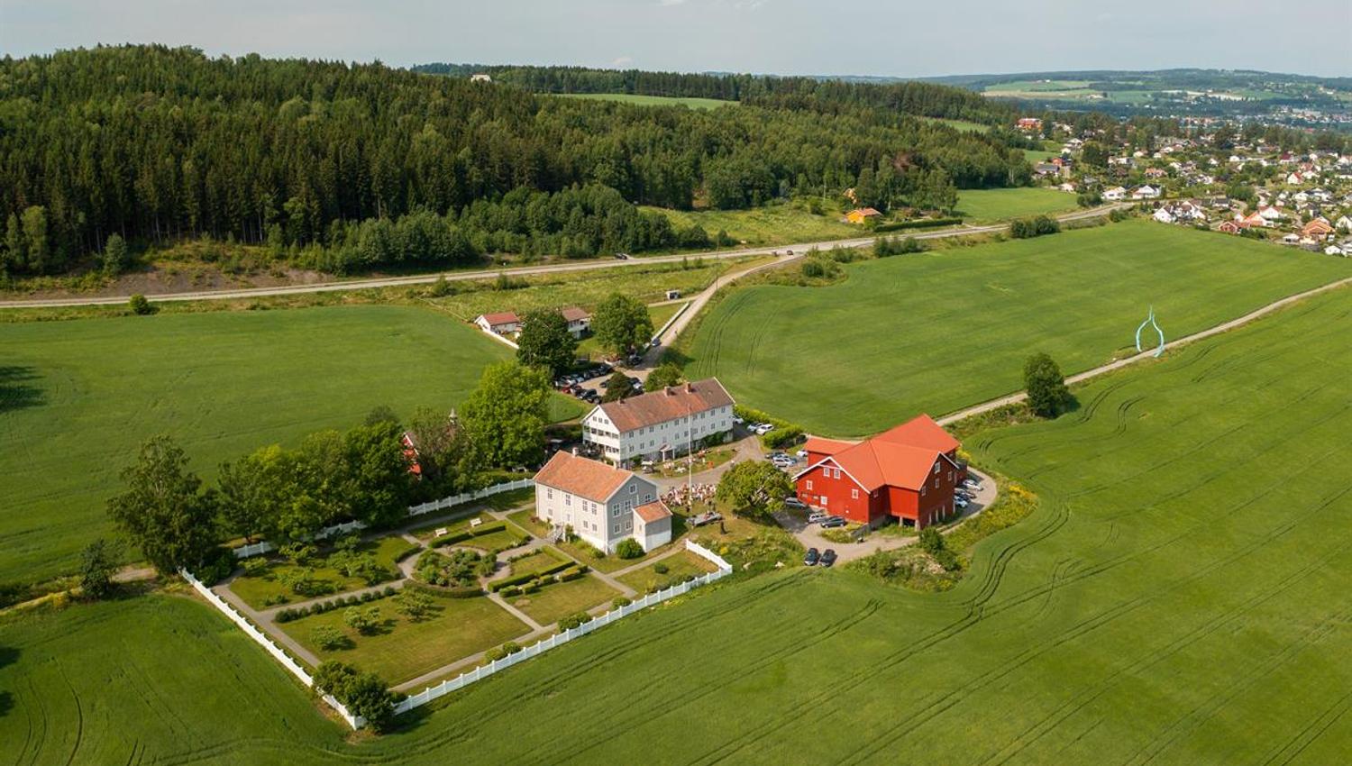 Peder Balke-senteret. Kapp i Østre Toten. Dronebilde