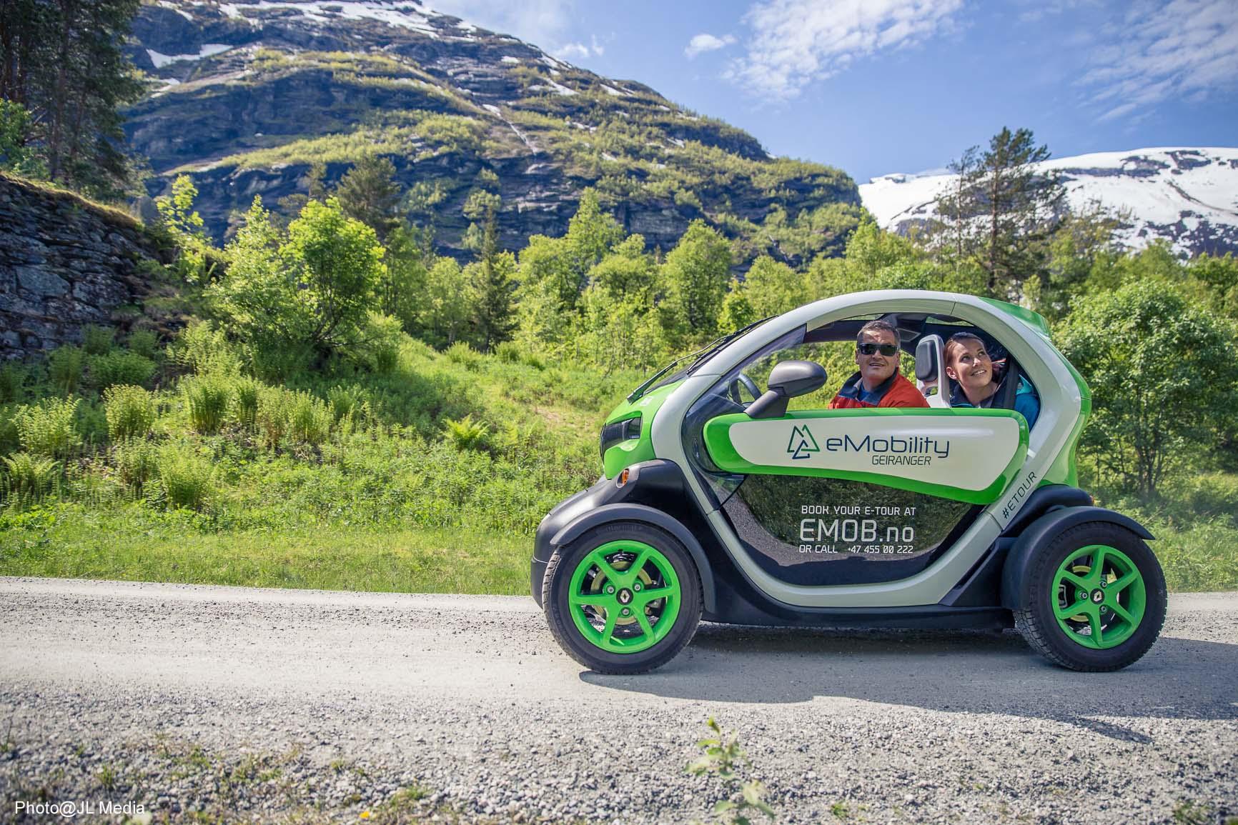 På biltur i flott natur med elektrisk bil fra eMobility