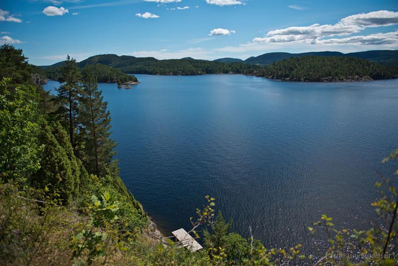 utsikt mot Telemarkskanalen fra Mikaelshulen i Skien