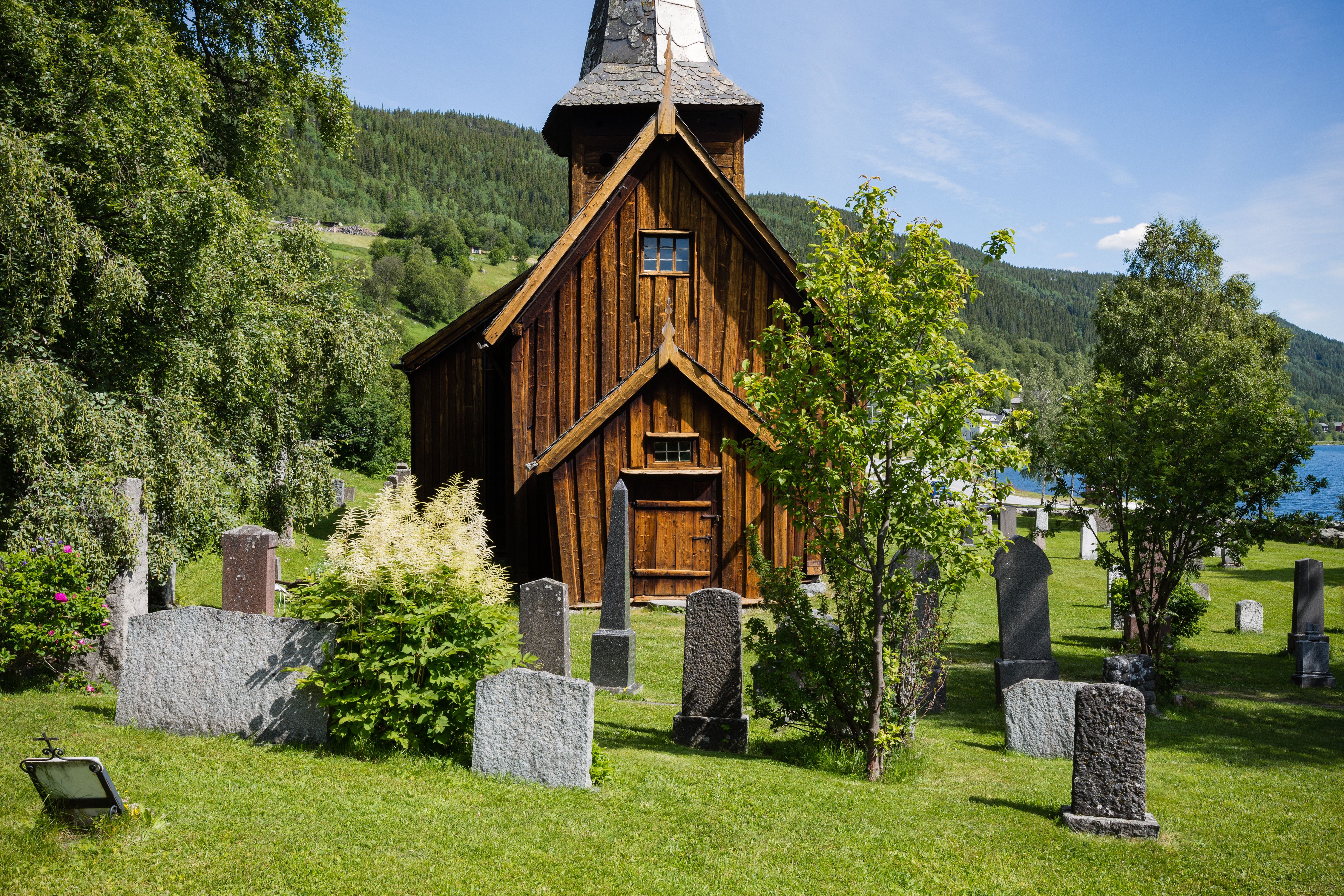 hol gml kyrkje