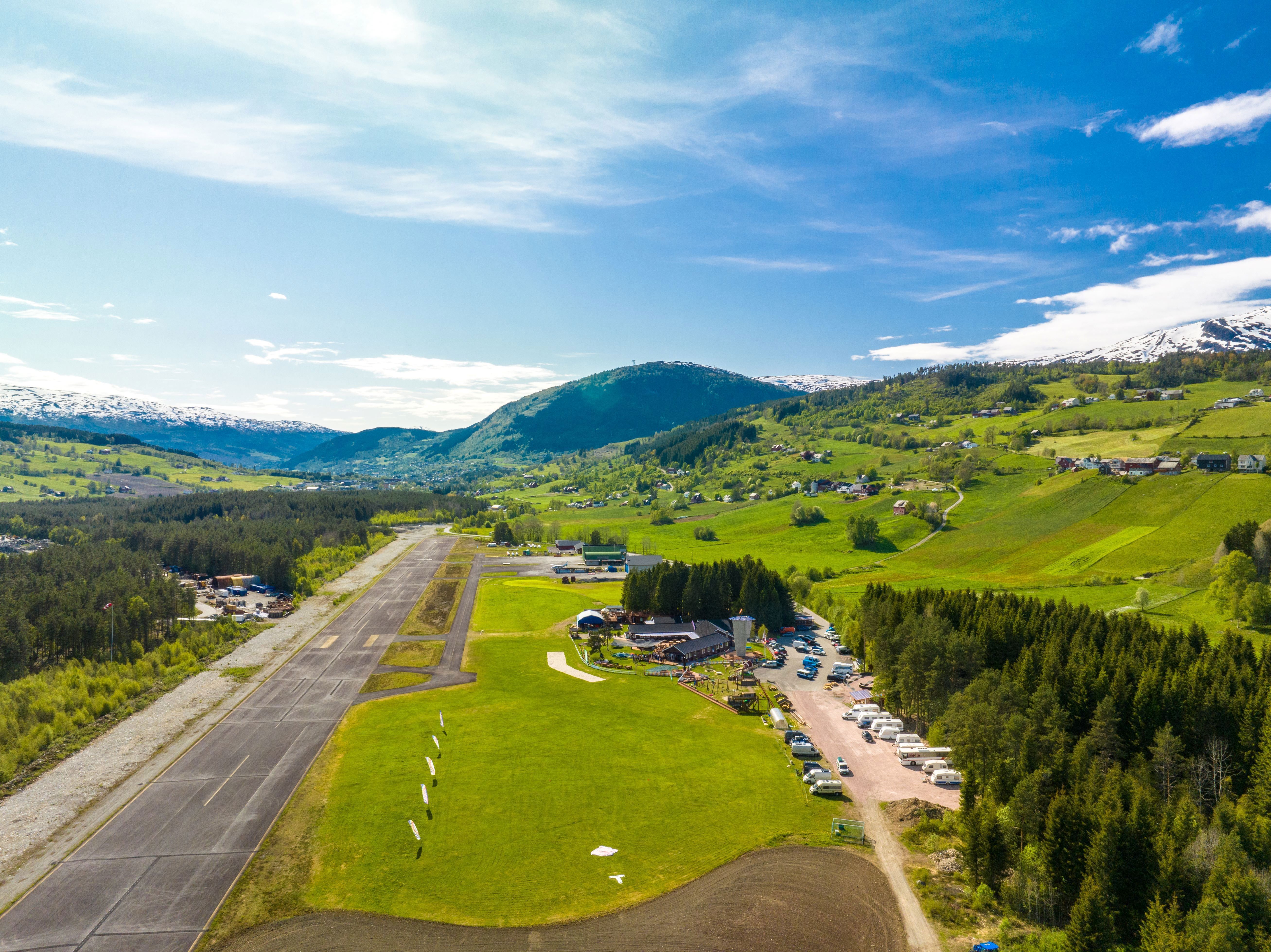 Skydive Voss, airstrip, landing areal and club area. 