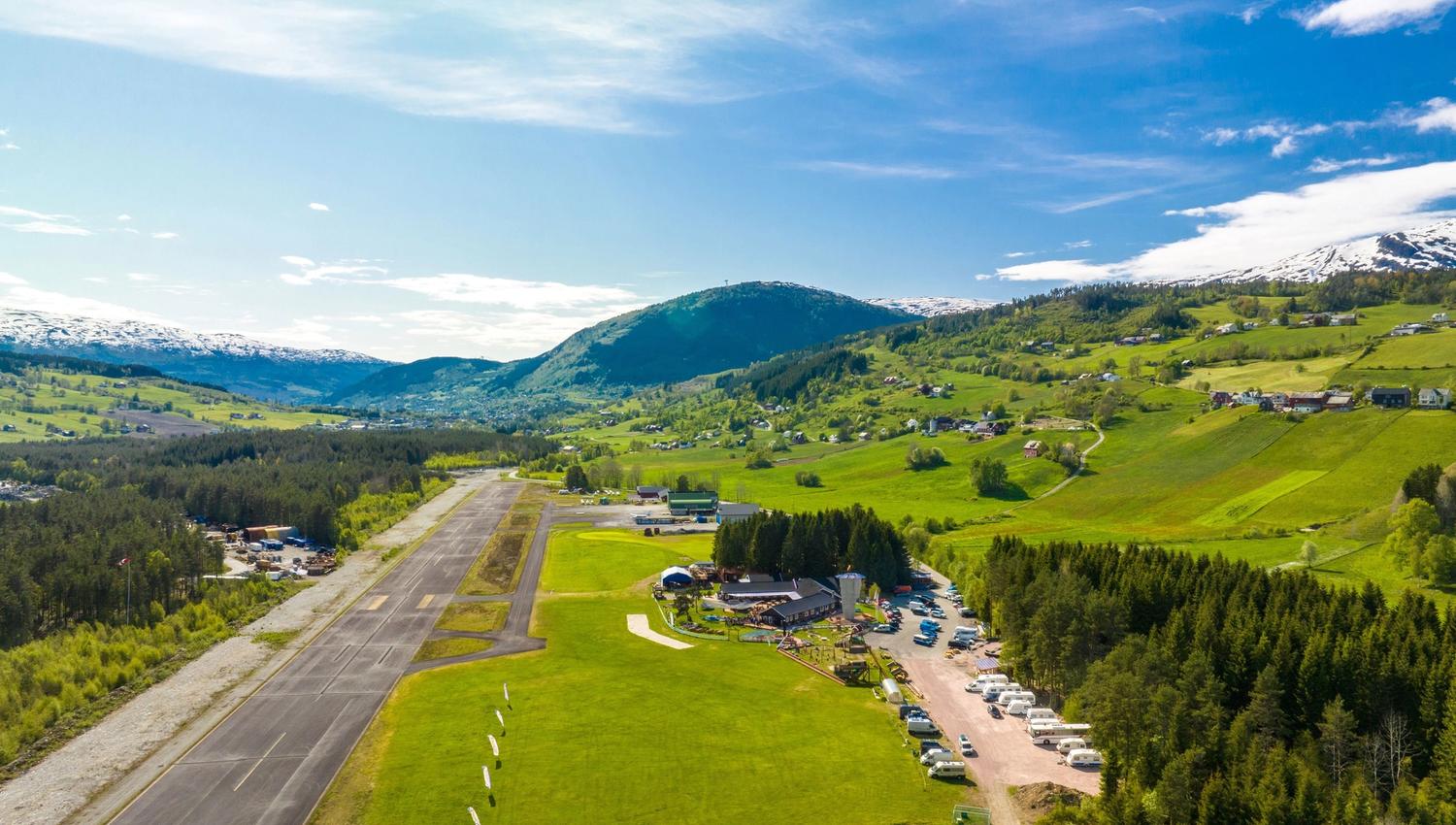 Skydive Voss, airstrip, landing areal and club area.