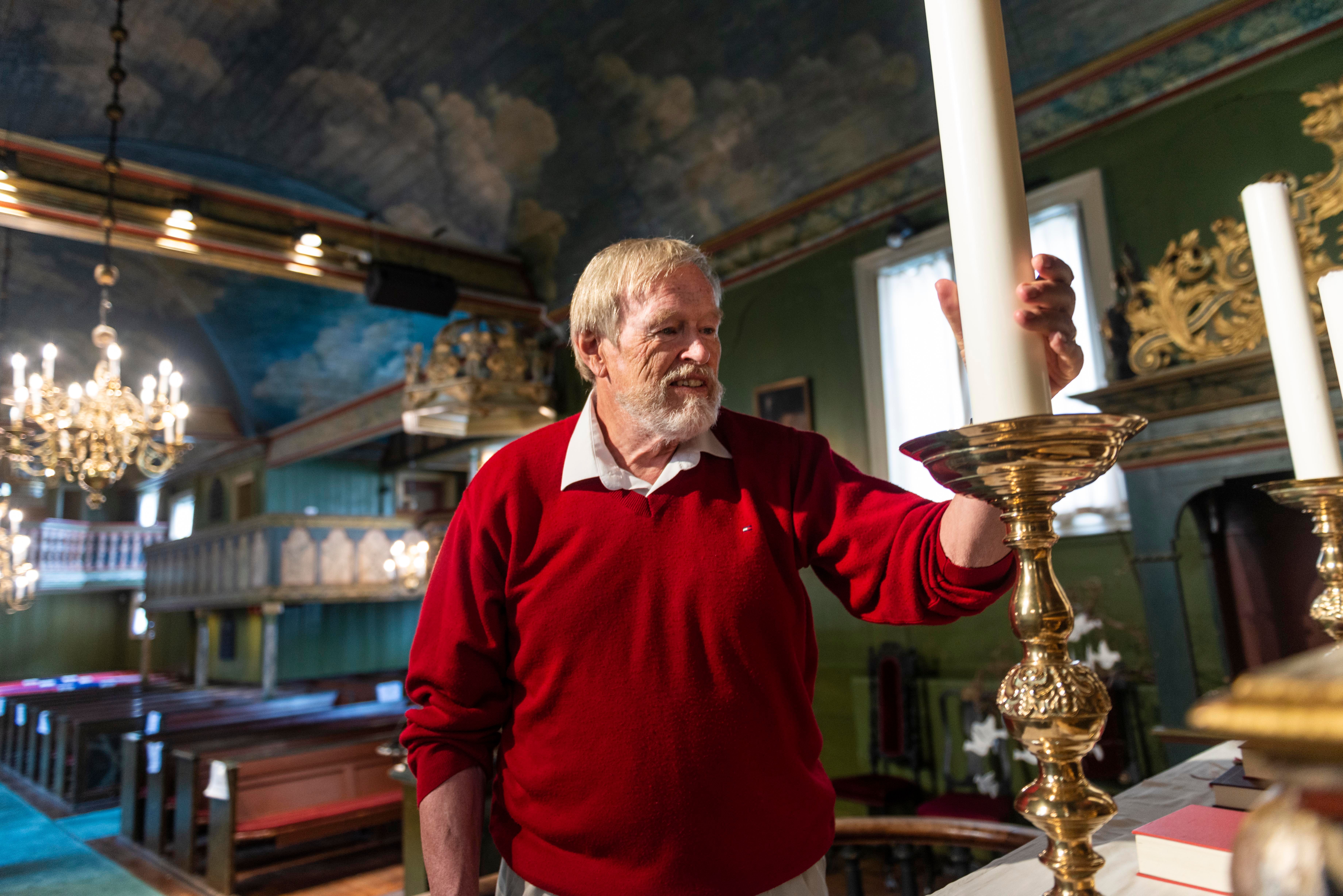 Guide Thomas Juell viser Risør kirke