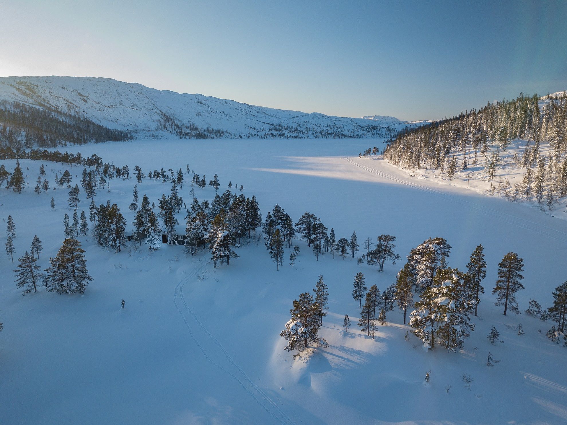 Dronebilde av Kvernsjøhytta