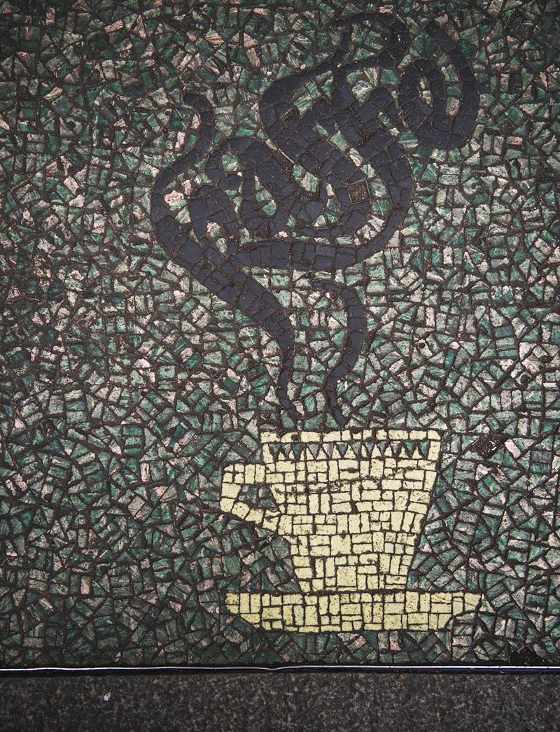 mosaikk med kaffekopp motiv