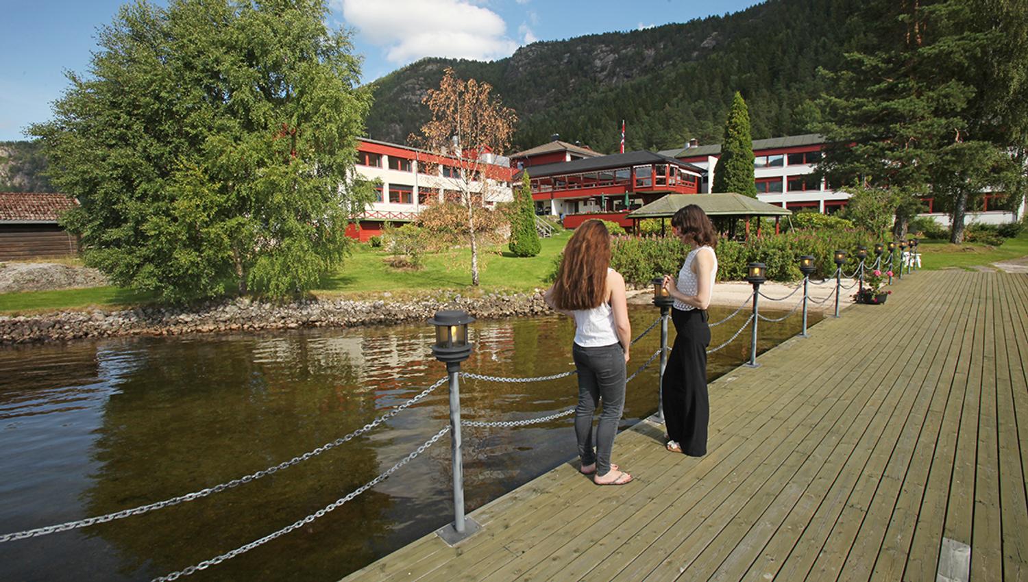 Revsnes Hotell med egen brygge i Byglandsfjord