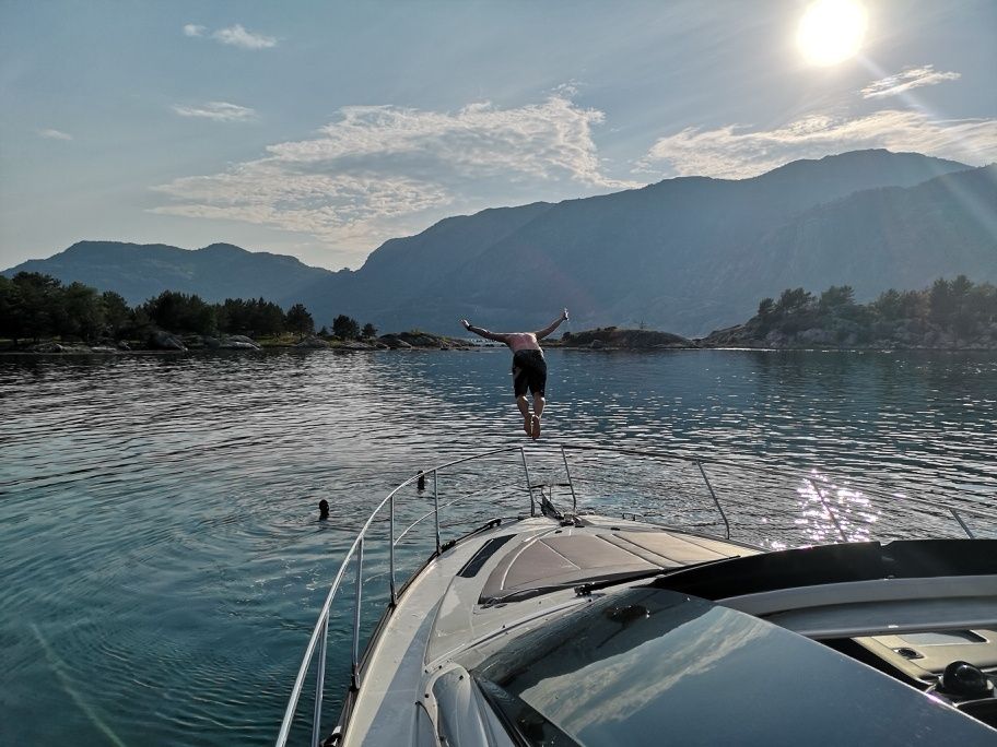 Hopp i havet