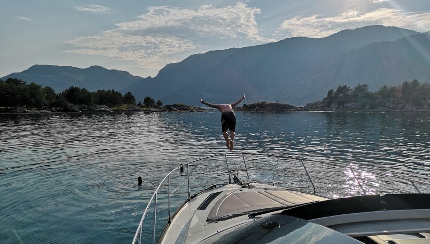 Hopp i havet