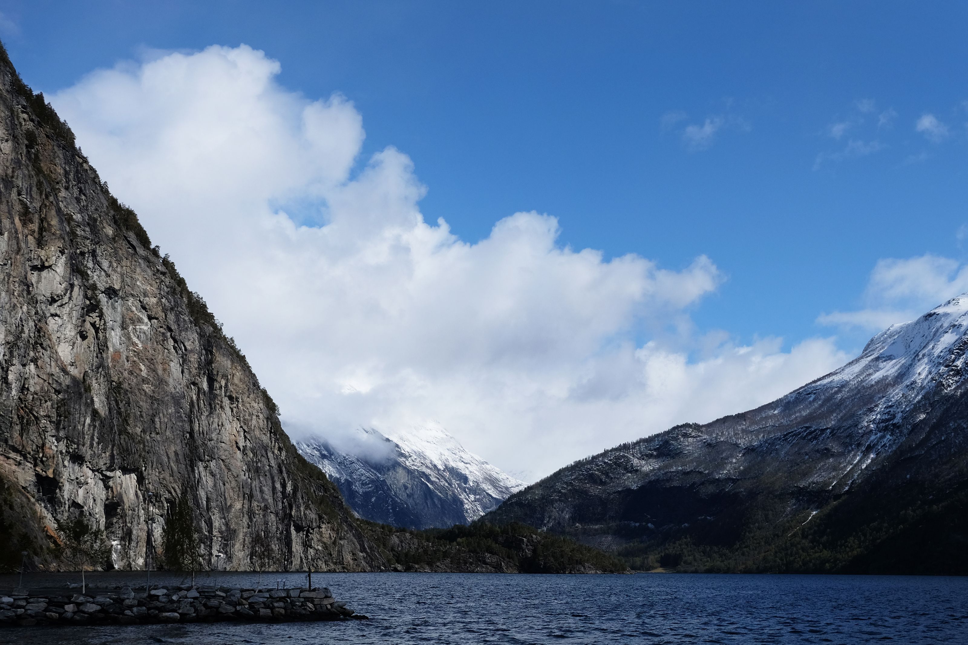 Storfjorden og Syltefjellet med Sylteormen synleg.