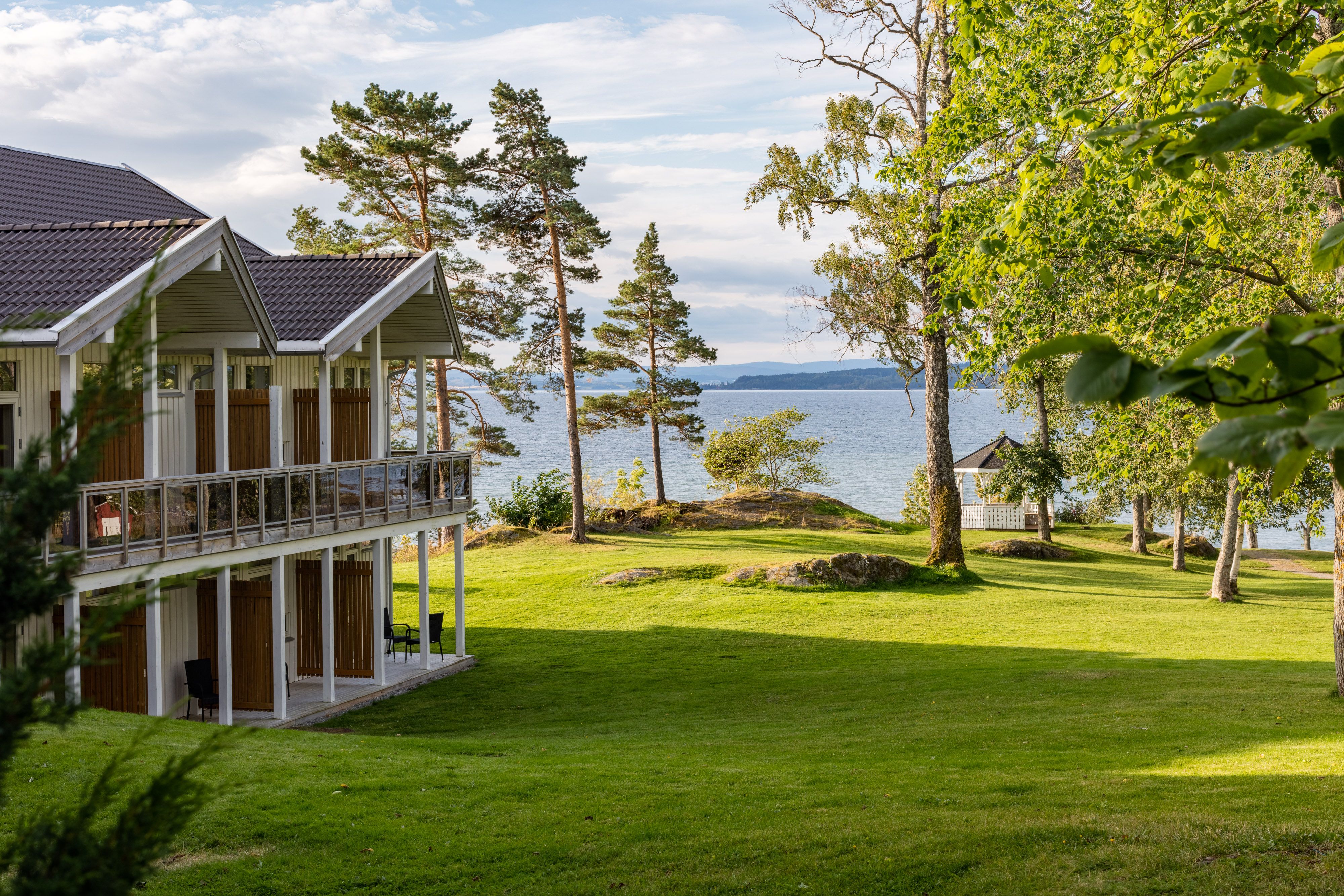 Jægtvolden Fjrodhotell is situated right at the edge of the Trondheimsfjorden in Inderøy, surrounded by a beautiful park.