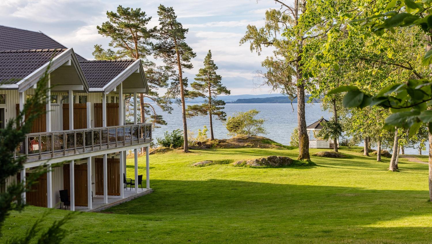 Jægtvolden Fjrodhotell is situated right at the edge of the Trondheimsfjorden in Inderøy, surrounded by a beautiful park.