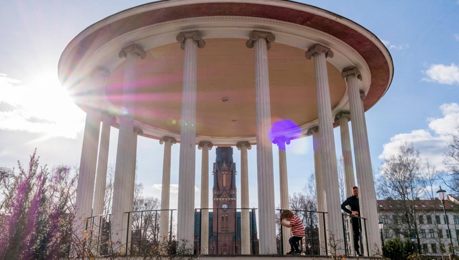 The pavilion at Birkelunden seen from a worm's-eye view.