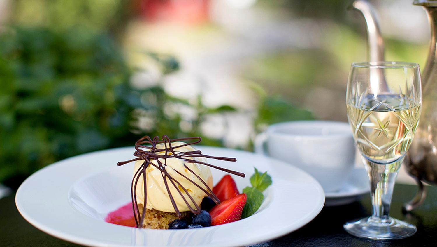 dessert som servers på Nutheim Gjestgiver