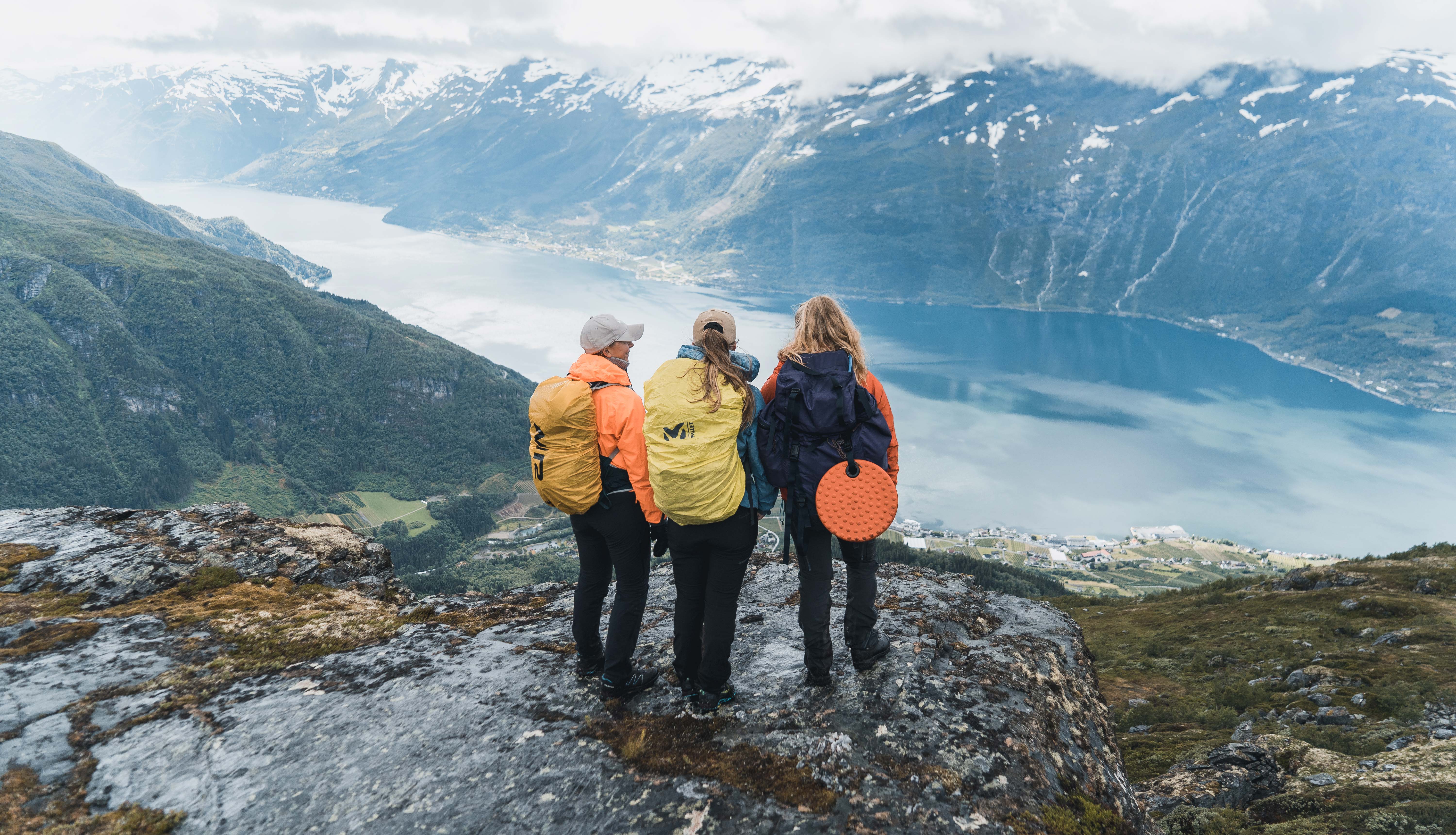 Group of hikers with a view over the Hardangerfjord from Dronningstien.