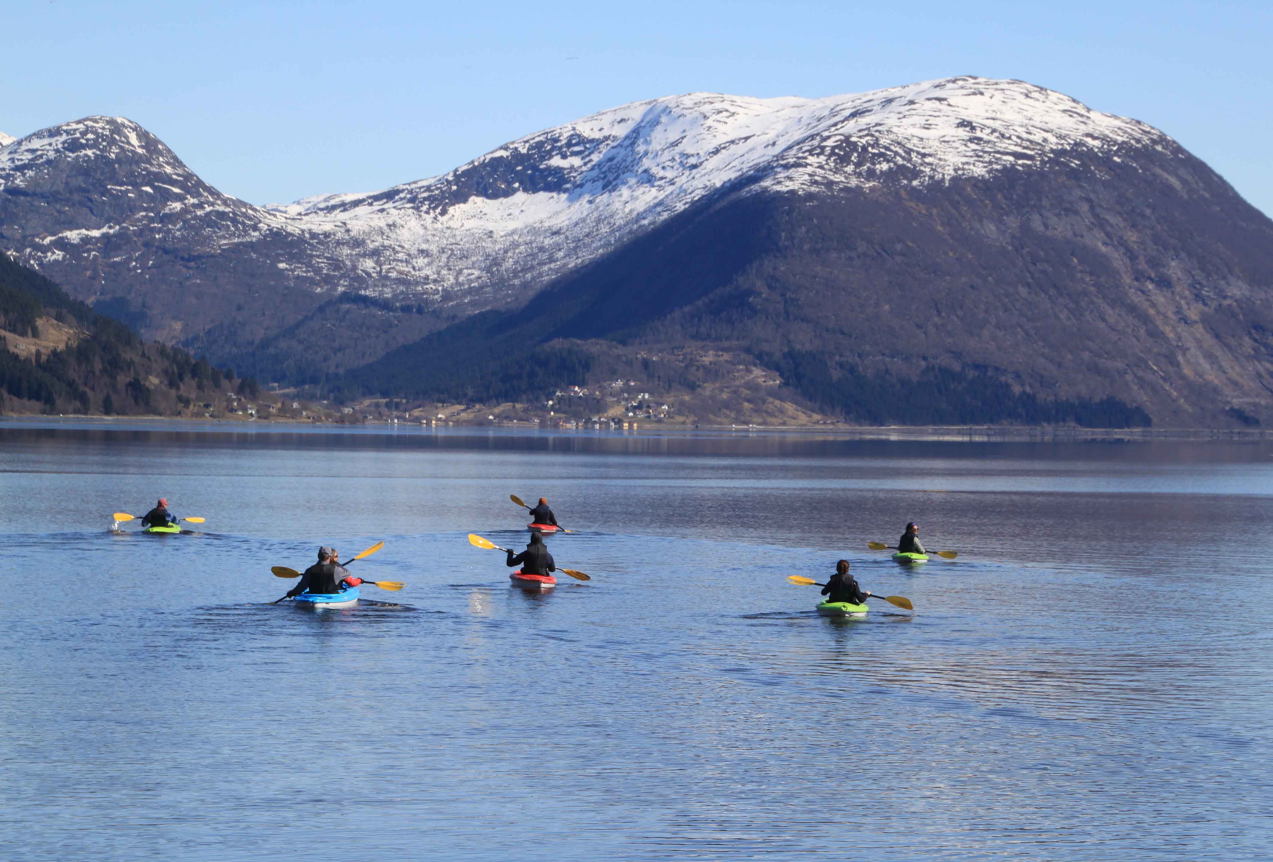 Jølvassbu er nærmaste nabo til Jølstravatnet som har kjekke aktivitetar for heile familien