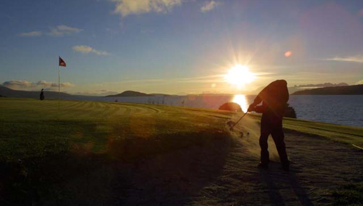 Golf i midnattsol