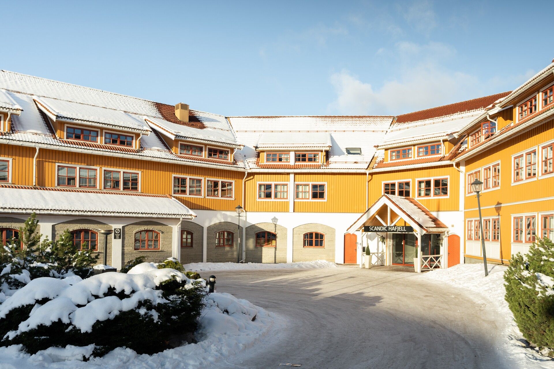 Fasaden på Scandic Hafjell vinter